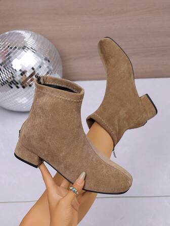 秋冬时尚粗跟圆头后拉链仿麂皮材质卡其色女式踝靴，优雅弹力高跟短靴