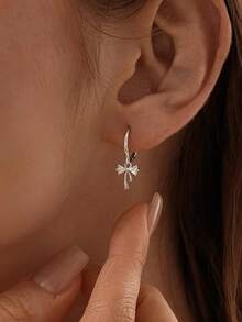 DAILI 1对可爱蝴蝶结吊坠耳环，精致小巧的女士耳环，生日礼物，圣诞礼物