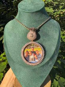 1 mặt dây chuyền khung ảnh hình túi tiền phong cách Hip-Hop, mặt dây chuyền kỷ niệm mới dành cho cặp đôi với đá Zirconia đính kèm. - Nhiều màu - Xem 6