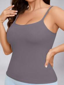 大码女式休闲条纹吊带背心，圆领设计，弹力针织面料，套头款式，带胸垫和罩杯衬里，适合所有季节，舒适百搭