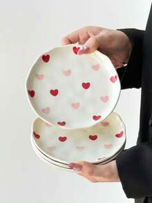 1/2/4 Stücke rote & rosa Herz Muster Keramikteller, handbemalte asymmetrische runde Keramikteller mit Glasur, 15 cm Snack/Obst/Süßigkeiten/Dessert Teller, geeignet für Valentinstag, Jahrestag, Hochzeit Dessert Tisch oder romantisches Abendessen, Halloween, Weihnachtsgeschenke