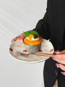 1/2/4 Stücke rote & rosa Herz Muster Keramikteller, handbemalte asymmetrische runde Keramikteller mit Glasur, 15 cm Snack/Obst/Süßigkeiten/Dessert Teller, geeignet für Valentinstag, Jahrestag, Hochzeit Dessert Tisch oder romantisches Abendessen, Halloween, Weihnachtsgeschenke