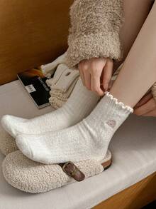 2 Pairs Women's Cute Animal Pattern Puppy&Bunny&Bear White Plush Thermal Warm Socks With Lettuce Trim Simple Mink Plush Socks Mid-Calf Socks Crew Socks Thick Soft Fluffy Comfortable Socks Floor Socks Random Color, For Daily Wearing And Outings, Suitable For Fall&Winter - View 6