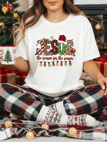 Women's Christmas Graphic T-Shirt | Festive Holiday Design | 100% Cotton | Soft Comfortable Fit | Perfect for Casual Wear & Xmas Gifts | Unisex Round Neck Tee - Blanco - Ver 1