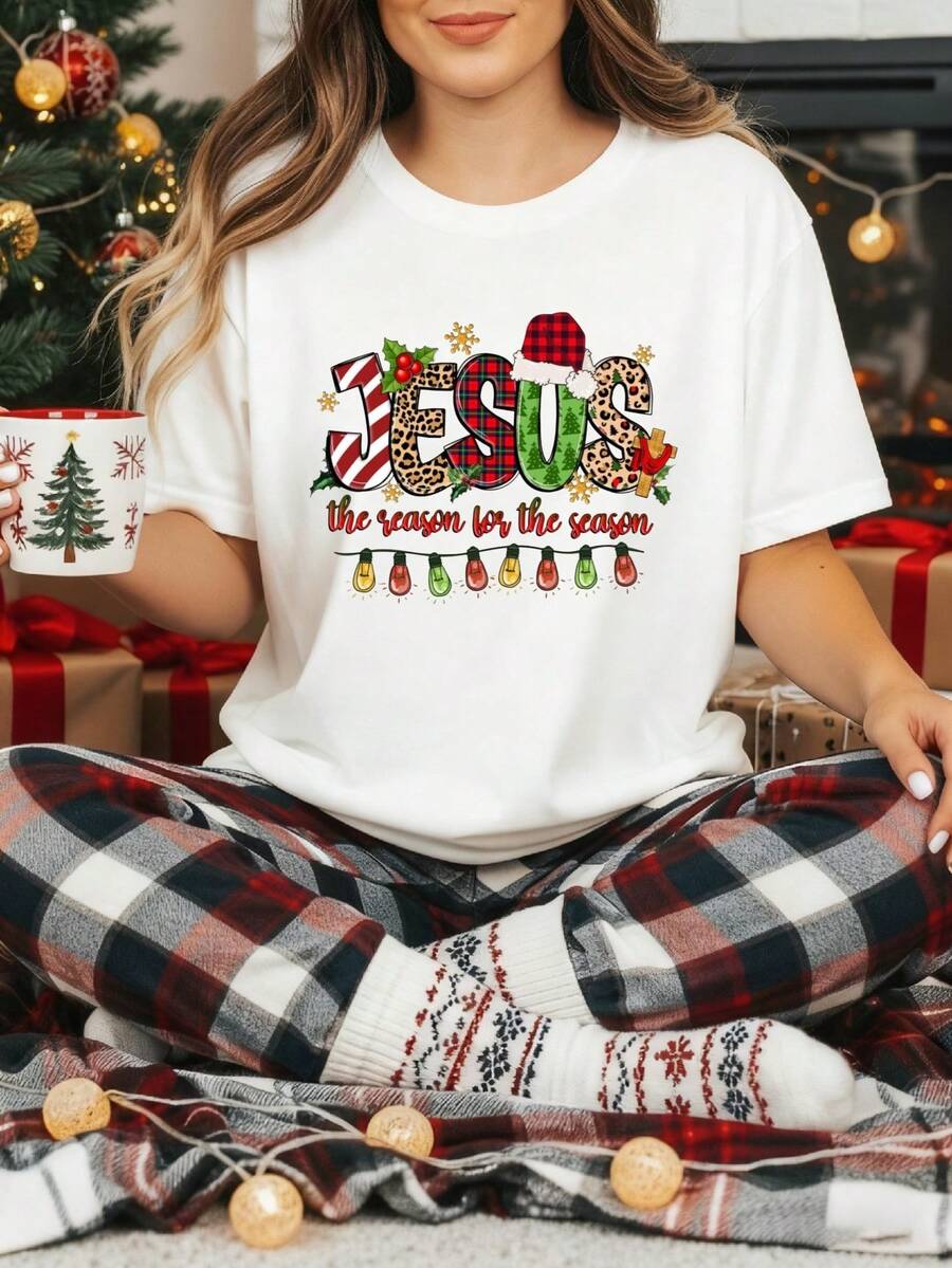 Women's Christmas Graphic T-Shirt | Festive Holiday Design | 100% Cotton | Soft Comfortable Fit | Perfect for Casual Wear & Xmas Gifts | Unisex Round Neck Tee - Blanco - Ver 1