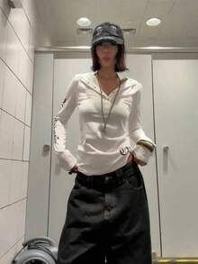 新款秋季女式简约美式朋克风格长袖连帽 T 恤，哥特式轻薄休闲短款上衣 - 白色 - 查看 4