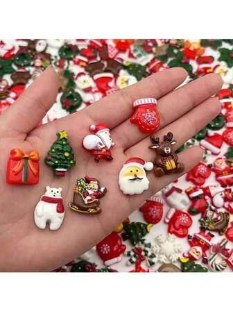 一套 50 个圣诞风格平背吊坠，一个混合树脂珠装饰袋，适用于任何 DIY 工艺品、珠宝制作，配有雪人、驯鹿和圣诞节、新年、玩具屋装饰品的季节性装饰（款式随机）