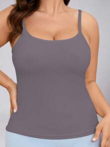 大码女式休闲条纹吊带背心，圆领设计，弹力针织面料，套头款式，带胸垫和罩杯衬里，适合所有季节，舒适百搭