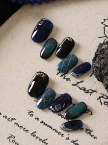 10 pezzi Unghie finte a mandorla, blu verde scuro, effetto occhio di gatto, stile minimalista con linee dorate, kit di unghie artificiali che include 1 foglio di adesivi e 1 lima mini