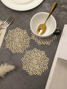 Cirelle 12 件金色花朵 15 英寸圆形餐垫，PVC，3.94 英寸圆形空心花朵杯垫，可水洗，易清洁，可擦拭，防滑，耐热，适用于房间装饰、餐桌装饰、家居装饰、节日、派对、生日、婚礼和晚宴 - 彩色 - 查看 26