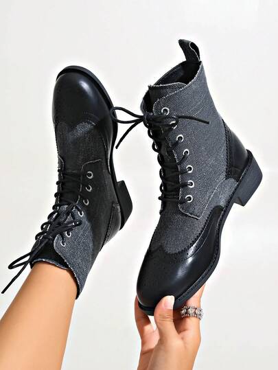 بوت كاحل نسائية عتيقة مزخرفة ذات تصميم لوحات مرقعة وأربطة، مريحة للارتداء في فصلي الخريف والشتاء، مثالية للأعياد الميلادية والحفلات