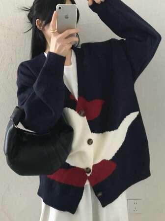 海军蓝卡通鸭子图案提花宽松针织开衫，秋冬女士