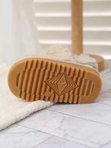 1 Paar Baby Winter Plüsch Schneestiefel, weiches & bequemes Plüschmaterial, thermische Fütterung Design um die Füße des Babys warm zu halten, Klettverschluss für einfaches An- und Ausziehen, rutschfeste Gummisohle, geeignet für 0-3 Jahre alte Babys, klassischer Stil passend für verschiedene Winteranlässe, empfohlen als essenzielles warmes und modisches Schuhwerk für Babys im Winter. - Beige - Übersicht 8