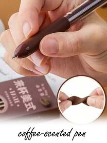 4 canetas de gel retráteis de secagem rápida e alta estética com aroma de café, canetas para exames e resolução de problemas para estudantes, canetas esferográficas embaladas, corpo de caneta de camada dupla, artigos de papelaria para escritório, canetas de ponta fina, itens essenciais para a volta às aulas; presente de Halloween, Dia dos Pais, Dia das Mães, Dia dos Namorados, Ação de Graças, Páscoa, Natal, aniversário e feriados; para presentear amigos e familiares; adequada para casamentos e cerimônias escolares