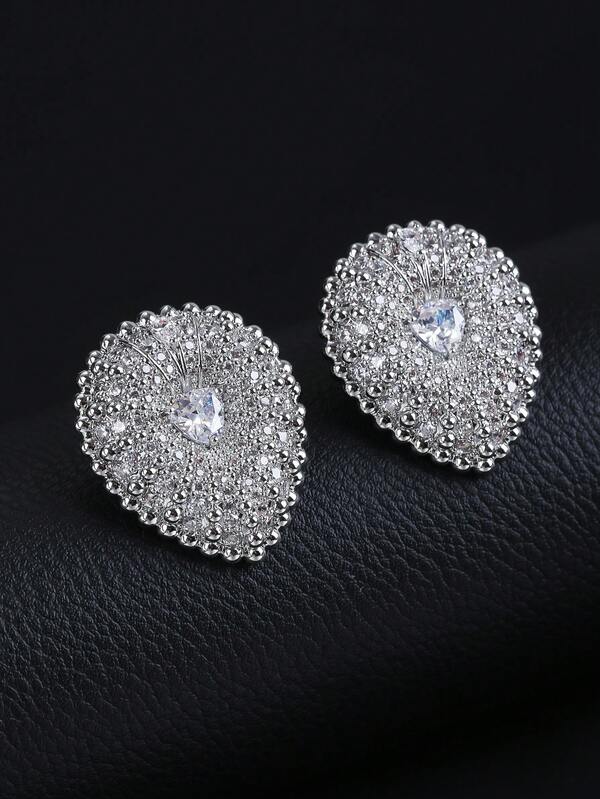 زوج من أقراط المرأة الفاخرة على شكل مجوهرات من النحاس المرصع بالزركونيا المكعبة بتصميم هندسي، مناسبة للفساتين الرسمية والحفلات والمناسبات