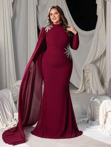 Vestido de noche formal con cuello Mao de talla grande para mujer, con detalles de cristal y strass en los hombros, elegantes mangas tipo capa transparente y silueta de sirena favorecedora, para galas de etiqueta negra, grandes banquetes, noches de ópera, recepciones de vino y bailes filantrópicos. Conjunto a juego para Navidad - Burdeos - Ver 1