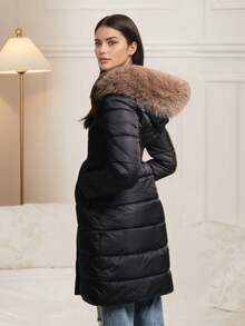 Manteau long matelassé et rembourré d'hiver pour femmes avec capuche en fausse fourrure. Isolation de haute qualité et longueur longue pour une chaleur supérieure. - Noir + Marron - Voir 4