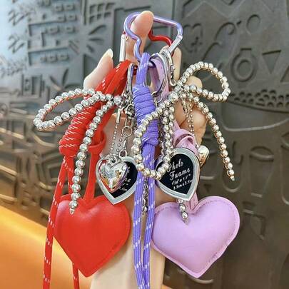 1 pezzo Portachiavi creativo in pelle PU a forma di cuore, ciondolo per borsa, accessorio per auto, adatto come regalo per ragazze, accessori per auto, regali per donne