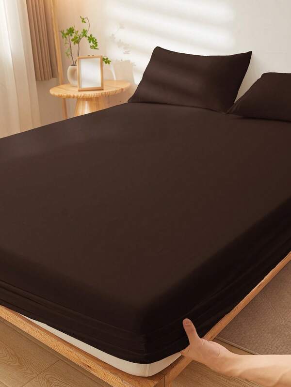 1pc Supersoft Solid Color Fitted Sheet, Bedding, Lightweight Bed Sheet, Chocolate Brown Mattress Cover For Bed, Deep Pocket Fitted Sheet, Soft And Breathable, For All Size Bed -Twin, Full, Queen, King Size Sheet, Suitable For All Seasons, Room Decor