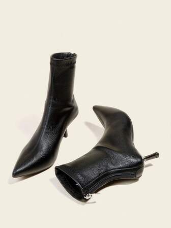 Höst/vinter dam svarta ankelstövlar och korta stövlar, 7 cm hög klack, elastiska smala stövlar, bekväma och moderiktiga stövlar med spetsig tå, kitten heels