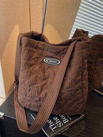 Bolso de mano con estampado de estrellas | Bolso de tela con relieve 3D * Interpretación de dos colores | Desbloquea la estética con poder para viajes diarios Modo de transporte dual: La versión negra con una correa ancha para una comodidad sin estrés