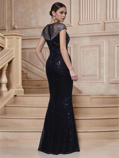 黑色亮片长裙 - 透明网眼肩部饰有水钻装饰，盖袖，全身闪闪发光的亮片，紧身美人鱼轮廓 | 迷人的正式礼服，适合晚会、红毯活动、舞会之夜和豪华庆典
