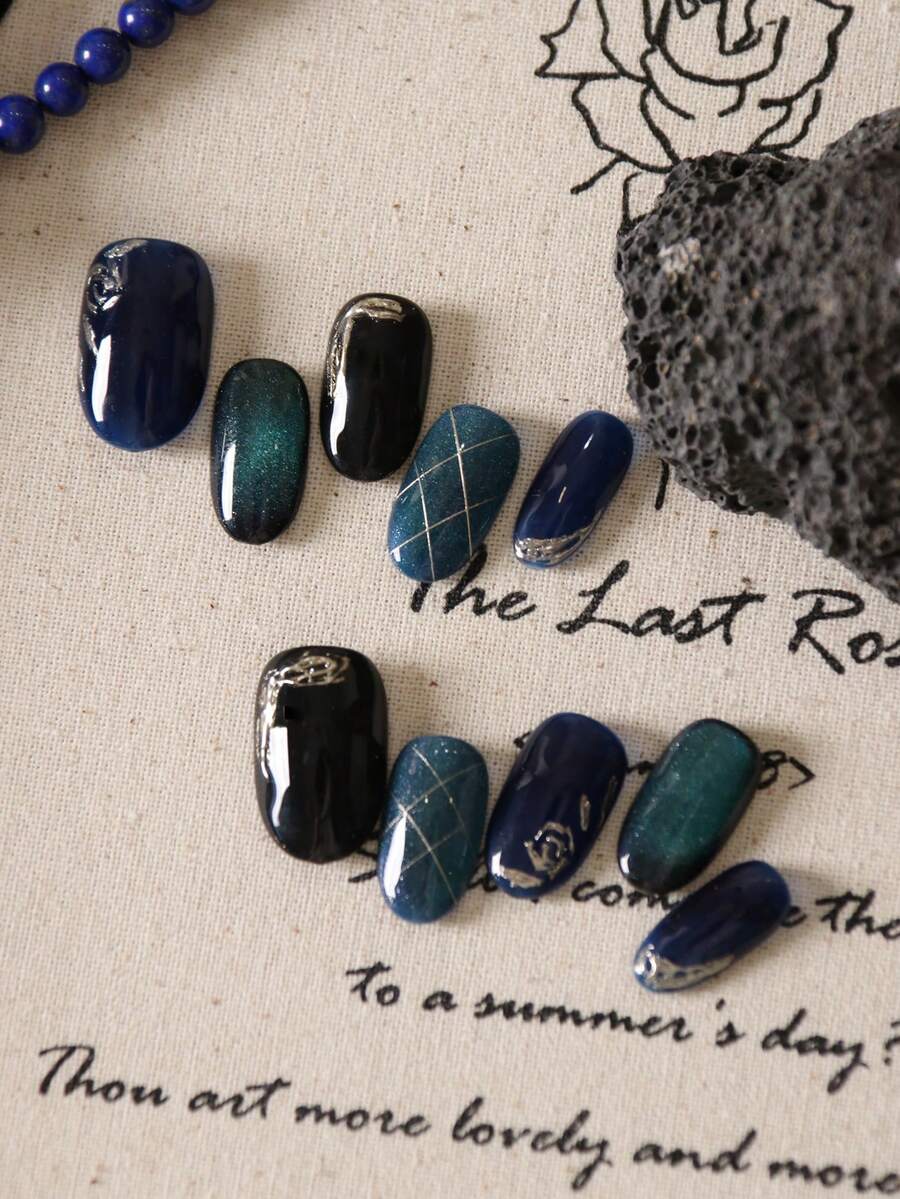 10 pezzi Unghie finte a mandorla, blu verde scuro, effetto occhio di gatto, stile minimalista con linee dorate, kit di unghie artificiali che include 1 foglio di adesivi e 1 lima mini