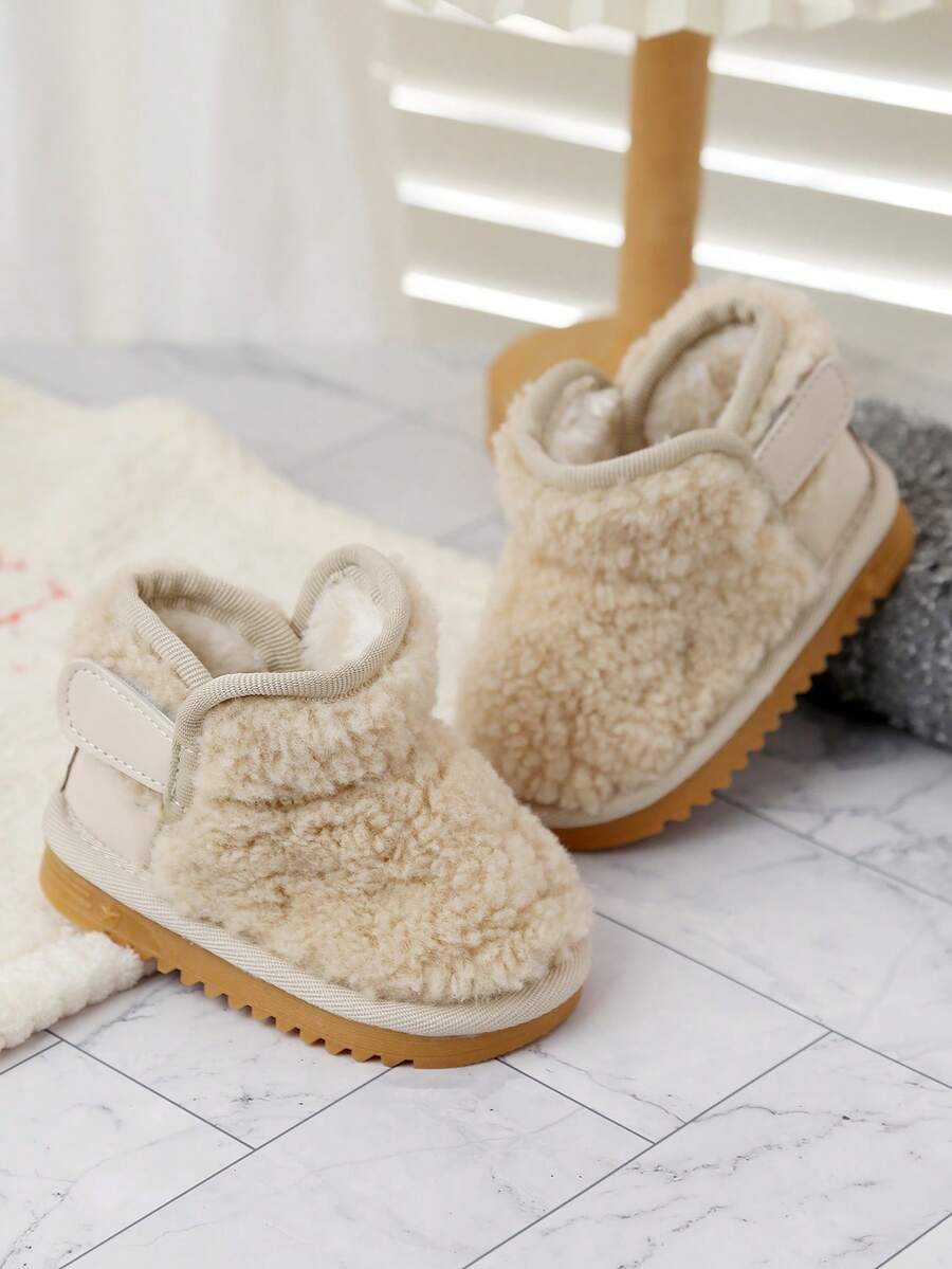 1 Paar Baby Winter Plüsch Schneestiefel, weiches & bequemes Plüschmaterial, thermische Fütterung Design um die Füße des Babys warm zu halten, Klettverschluss für einfaches An- und Ausziehen, rutschfeste Gummisohle, geeignet für 0-3 Jahre alte Babys, klassischer Stil passend für verschiedene Winteranlässe, empfohlen als essenzielles warmes und modisches Schuhwerk für Babys im Winter. - Beige - Übersicht 1
