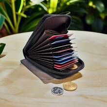 محفظة رجالية صغيرة ذات فتحات متعددة وسوستة، 11 فتحة بحماية RFID: تصميم فسيح ورفيع جداً وذو سوستة، محفظة متعددة الوظائف لكلا الجنسين، مصنوعة من جلد البولي يوريثان مع حجرات لبطاقات الأعمال والجوازات والنقود، مقاومة للماء وقوية، مزودة بفتحات لبطاقات الائتمان والخصم والبنكية - الأسود - مشاهدة 13