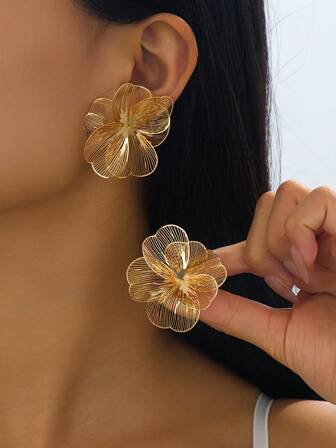 1 对高端纹理金属金花吊坠耳环，适合女性日常和派对装扮