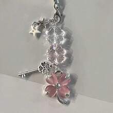 Porte-clés avec charm cristal trèfle à 4 feuilles, accessoire mignon Kawaii pour sac et téléphone, cadeau parfait pour la petite amie, la fille et les fêtes, portez votre chance partout