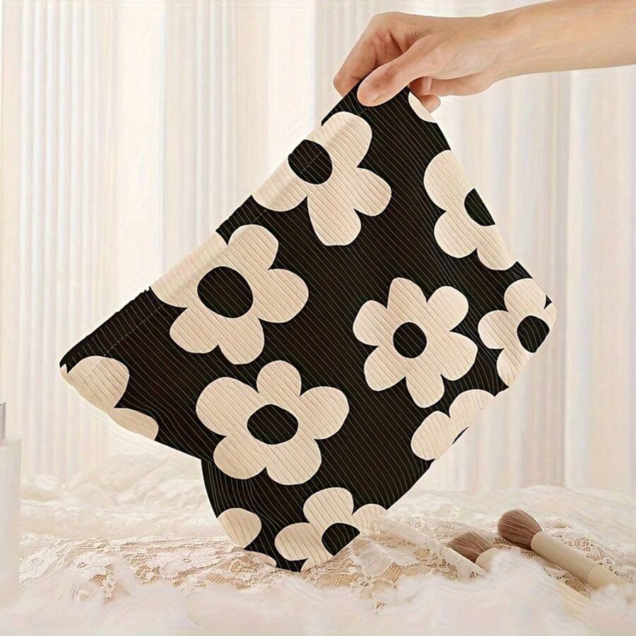 Fashion Storage Ba, Large Capacity With Slippery Lining, Washable Breathable Lightweight Zippered Make Up Container, Canvas Taylor Black And White Floral Printed Travel Bags, Wallet, Handbag, Toiletry Bag, Perfect For Outfit, Stylish Cosmetic Bags