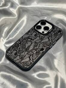غطاء هاتف مصمم بطبعة زهرة الدانتيل والخطوط المتقاطعة، مقاوم للصدمات ومانع للبصمات، متوافق مع هواتف آيفون 16/16برو/16بلس/15/15برو ماكس/15برو/11/12/13/14برو ماكس/11برو/11برو ماكس/12برو/12برو ماكس/13برو/13برو ماكس/14برو/14برو ماكس، تصميم مبتكر وفاخر