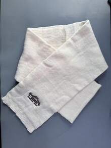 适合女孩的羊驼毛羊毛围巾，时尚刺绣字母，新颜色，适合冬季和新年季节。