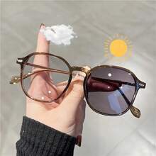 1 Pair Of Women's Geometric Light-Adaptive Color-Changing Fashion Glasses - Oversized Oval Frame, Metal Embellishments, Dark To Light Adjustable Lenses, Facial Protection, Fashion Accessories,  Glasses, Metal Hinges - 冷茶框變色灰 - 查看 1
