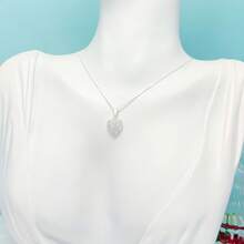 Elegant Women's Necklace With A Heart-Shaped Pendant Inlaid With Zirconia. The Surface Is Coated With 925 Silver. - 銀色 - 查看 4