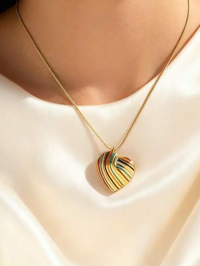 1 pieza Elegante collar con colgante de corazón a rayas estilo vintage, artesanía de esmalte multicolor, colgante de corazón grande y bonito para mujeres, adecuado para uso diario, fiesta, viaje a juego, accesorio casual de alta calidad | Joyería de moda | Collar duradero