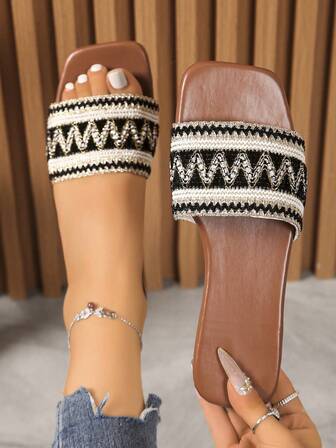 时尚、优雅、百搭的女士经典防滑平底室内拖鞋