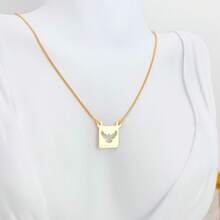 Women's Necklace With Sacred Spiritual Handle And Heart Plated In 18k Gold - Gold - View 3