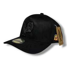 Gorra Gallo Placa Piggold Semicurva Hombre Nissi Premium  Casual  Bohemio  Fiesta  Encantador  Calle    Algodón    Bordado    anti-UV    gorra  otoño - negro con negro rojo gamuza - Ver 7