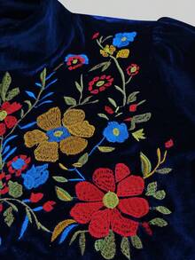 女士优雅花卉刺绣立领泡泡袖丝绒上衣，复古艺术长袖修身衬衫 - 藏蓝色 - 查看 4