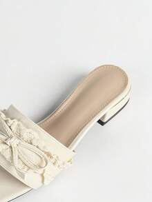 Sandálias Rasteiras Quadradas de Renda Bege com Laço para Mulheres - Chinelos Deslizantes de Salto Baixo - Elegantes Sapatos Casuais Diários de Festa e Moda para Senhoras