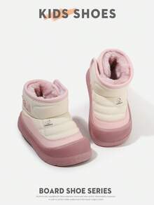 زوج من أحذية أطفال متوسطة الارتفاع مصنوعة من الجلد والمواد الفراء، مع أشرطة خطاف وحلقة، بدون كعب واضح، أحذية كاجوال جميلة للأطفال مناسبة للارتداء اليومي في الشتاء