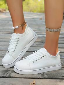 女士圆头休闲帆布鞋，系带设计，鞋面毛边，2026春秋新款校园风，适合日常穿着、居家、通勤、工作等各种场合，四季皆宜，PVC轻便透气鞋底。 - 白色 - 查看 5
