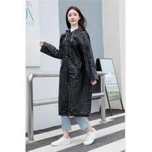 1 capa de chuva moderna com bolinhas, tamanho único. Confeccionada em EVA, é portátleve e à prova d'água. Perfeita para passeios ao ar livre, dias chuvosos, montanhismo e ciclismo. Uma capa de chuva prática com capuz, de uma só peça, projetada para proteção em todas as condições climáticas.