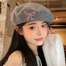 1 件女士秋冬贝雷帽，带金属标志，小巧迷人的画家贝雷帽，百搭春秋，皮革贴片贝雷帽，蝴蝶结羊毛贝雷帽，女士保暖画家贝雷帽