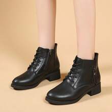 Zapatos de mamá vintage de cuero suave con suela blanda, cómodos, otoño invierno 2025, nuevos botines cortos de comercio exterior con tacón grueso y forro de lana - Soltero negro - Ver 2