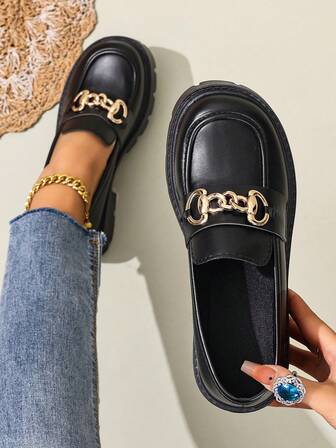 女士黑色皮革乐福鞋，厚底，金属扣装饰，一脚蹬，休闲牛津鞋，适合春季、秋季和所有季节