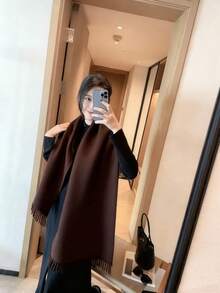 A High-Quality Scarf Doesn't Need Any Complicated Matching. It Can Be The Finishing Touch Of Your Entire Outfit, Upgrading Your Winter Look From Merely "Warm" To "Elegant".