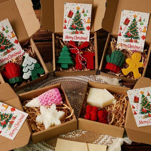 Christmas Gift Set Includes Christmas Tree, Gingerbread Man, Snowflake Scented Candles, Handmade Decorative Gift Box